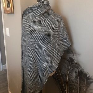 Black and white scarf